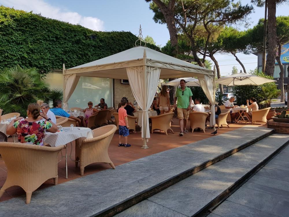 Villa Adriatica Ambienthotels Rimini Exterior photo
