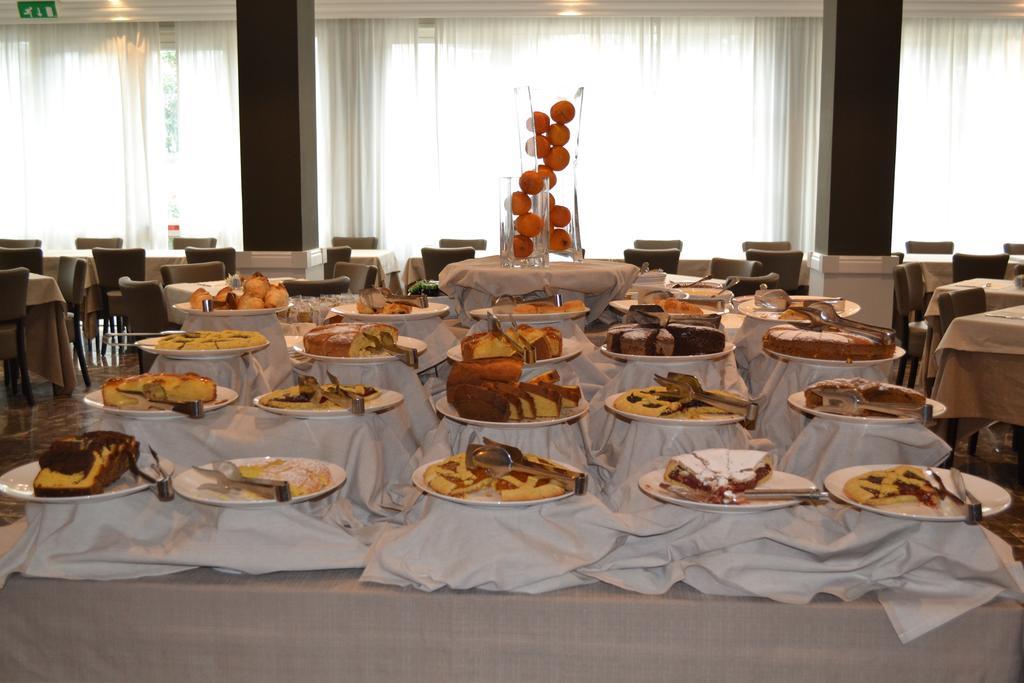 Villa Adriatica Ambienthotels Rimini Exterior photo